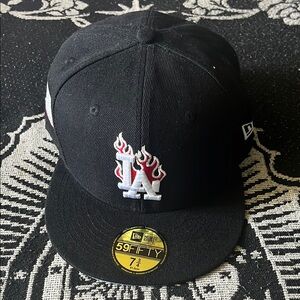 LA Dodgers Hat Cap Fitted Mens 7 3/4 White and Red Flame MLB Baseball New Era